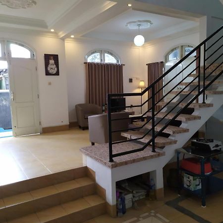 Ndalem Gorongan Guesthouse Maguwo Extérieur photo