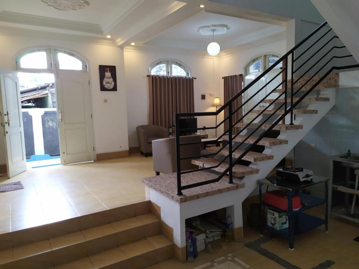Ndalem Gorongan Guesthouse Maguwo Extérieur photo