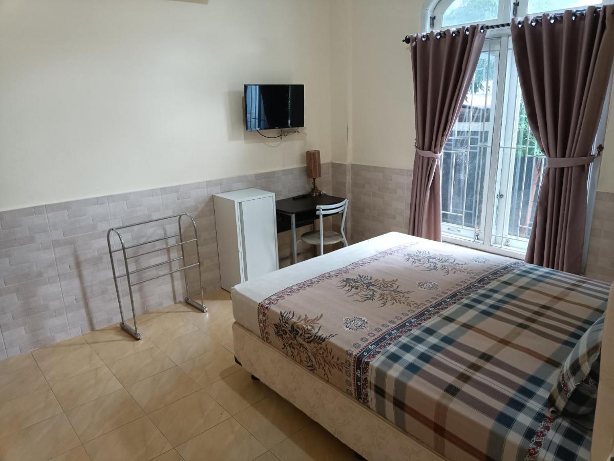 Ndalem Gorongan Guesthouse Maguwo Extérieur photo